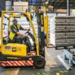 Billede af mand i gaffertruck